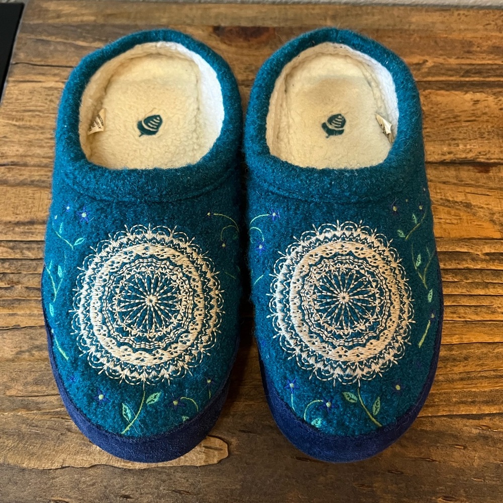 Acorn forest mule slipper